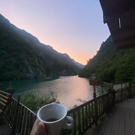 Riverside Komani Hostel Koman