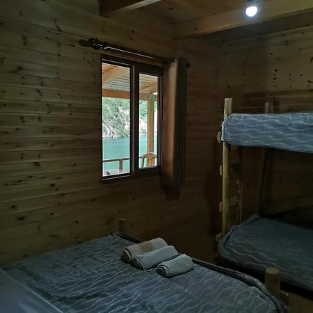 Hostel Riverside Komani Koman