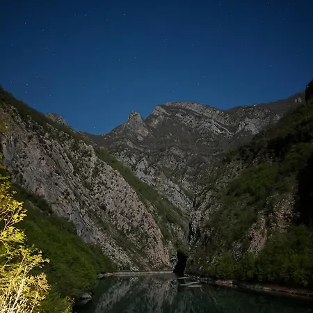 Riverside Komani Отель Koman