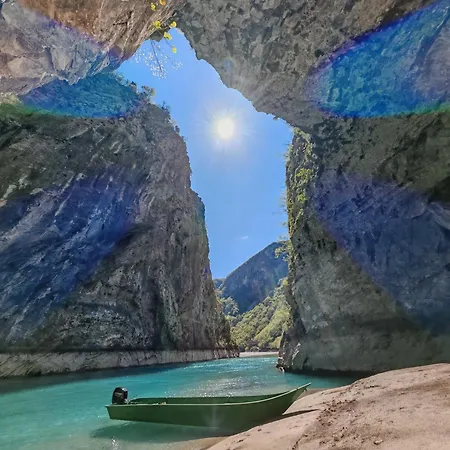 Отель Riverside Komani Koman