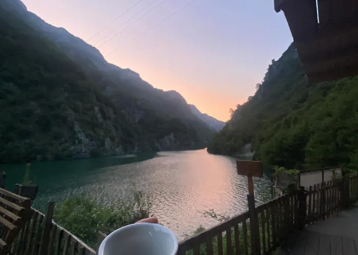 Riverside Komani Hotel Koman