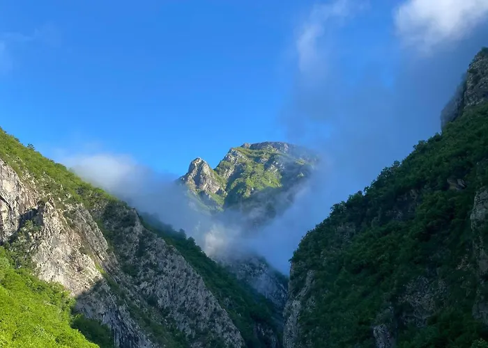 Riverside Komani Koman