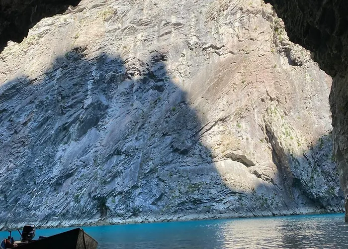 Riverside Komani Koman