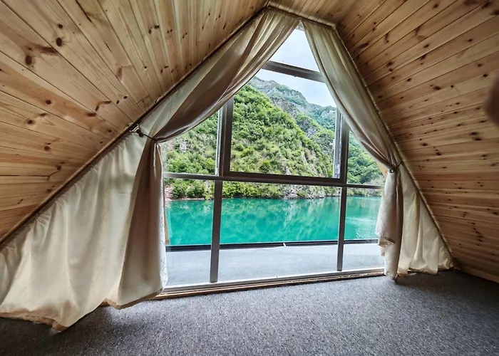 Riverside Komani * Koman