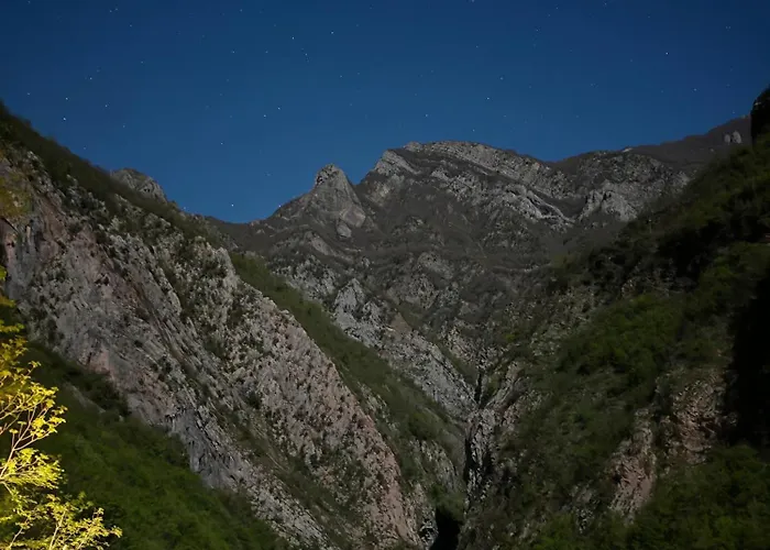 Riverside Komani Hotel Koman