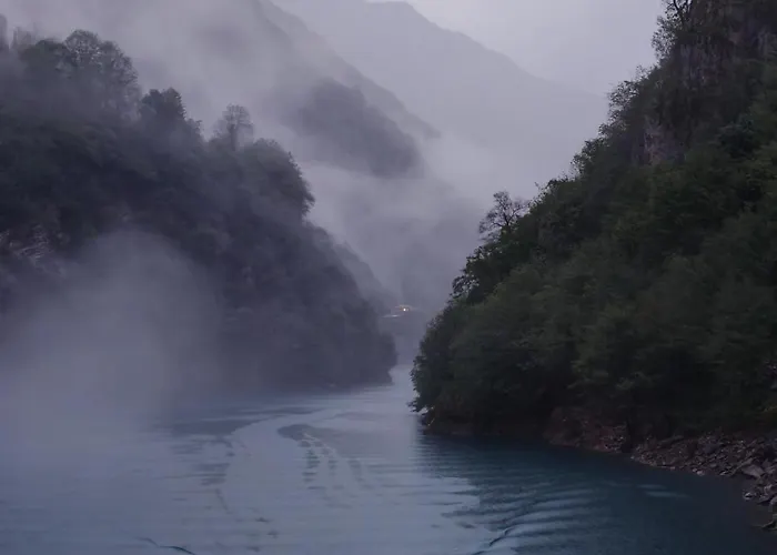 Riverside Komani *