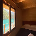 Hotel Riverside Komani Koman