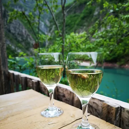 Riverside Komani * Koman