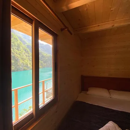 Hotel Riverside Komani Koman