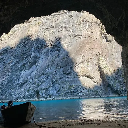 Riverside Komani Koman