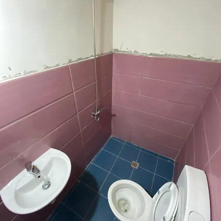 Riverside Komani Hostel *