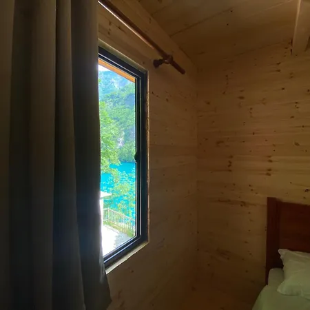 Riverside Komani Hostel Koman