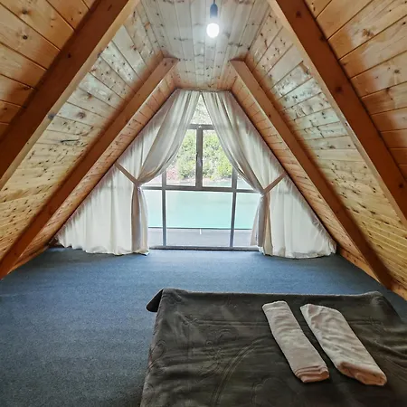 Riverside Komani Hotel *