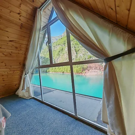 Riverside Komani * Koman