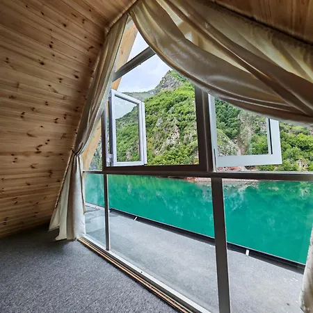 Riverside Komani Koman