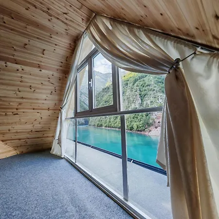 Riverside Komani * Koman