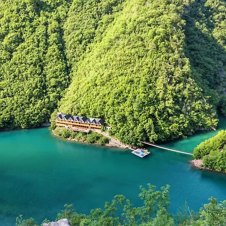 Riverside Komani Хостел *