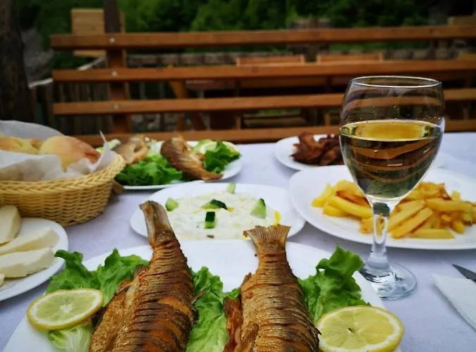 Riverside Komani Hotel Koman